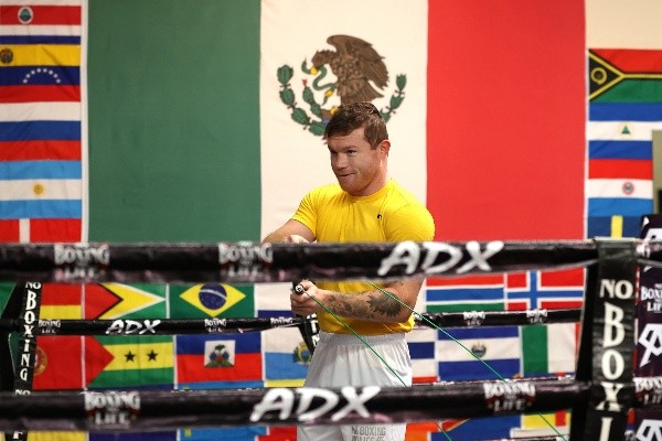 Canelo Álvarez en una sesión de entrenamiento previo a su combate con Billy Joe Saunders. (Foto: Getty Images)