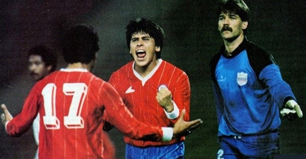 Coke Contreras fue seleccionado nacional en la década de los 80 y 90 gracias a su valiosa técnica para pegarle a la pelota que lo transformó en un gran pateador de tiros libres. Foto: Archivo.