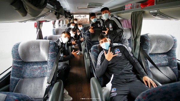 Los juveniles de Colo Colo ya van rumbo a Chillán para enfrentar a Ñublense. Foto: Colo Colo