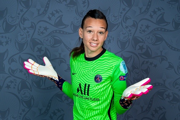 Tiane Endler frente a la cámara de la Champions League Femenina.