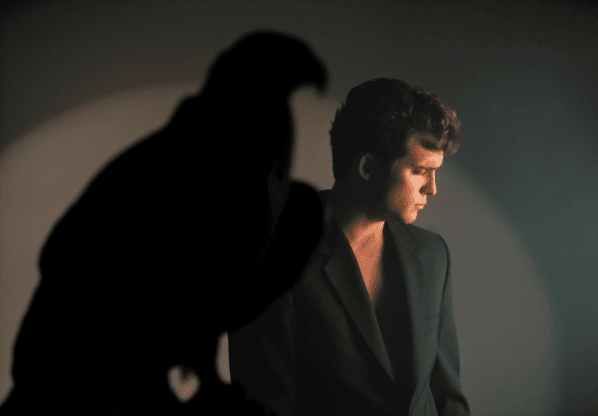 Luis Miguel, la serie: El video de “Ayer” le provocó más de un dolor de cabeza a Micky.