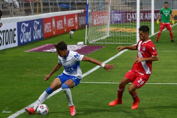 Universidad Católica sucumbió en Copa Libertadores ante Argentinos Juniors, que la derrotó 2-0 en San Carlos de Apoquindo. Foto: Agencia Uno.