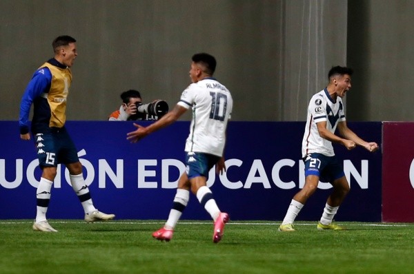 Galdames fue clave para el gol de Vélez ante Unión La Calera. Foto: Agencia Uno