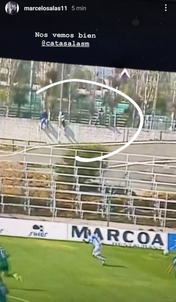 Salas junto a su hija en la transmisión del partido. Foto: Instagram