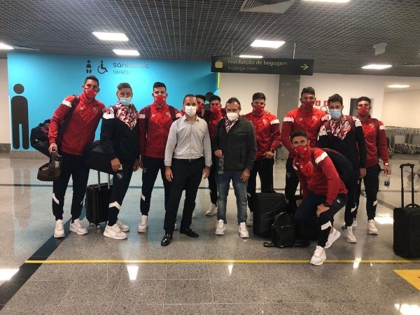 El grupo de jugadores de Independiente que no pudo entrar a Brasil. Foto: Twitter
