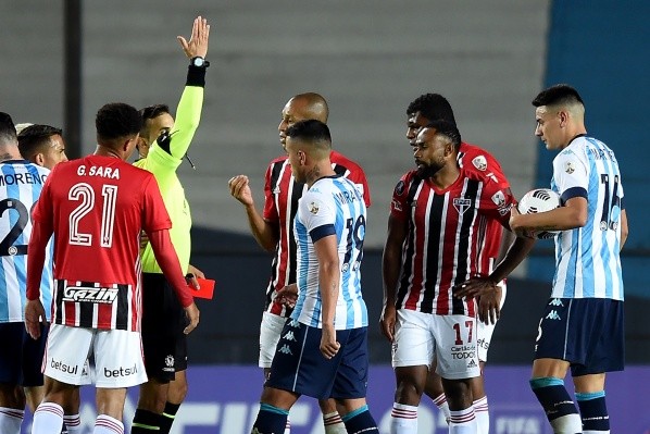 La expulsión en la que Piero Maza se ganó todas las críticas. Foto: Getty Images