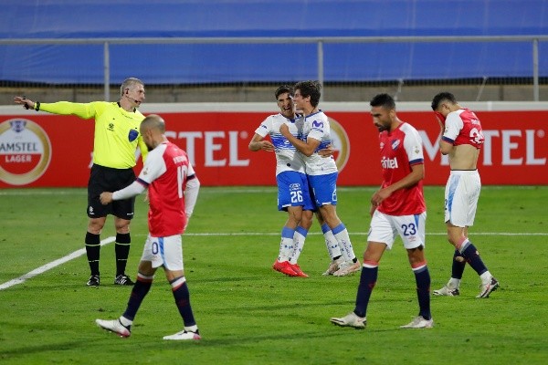 La UC derrotó a Nacional en Copa Libertadores con los relatos por urgencia de José Luis Villanueva.