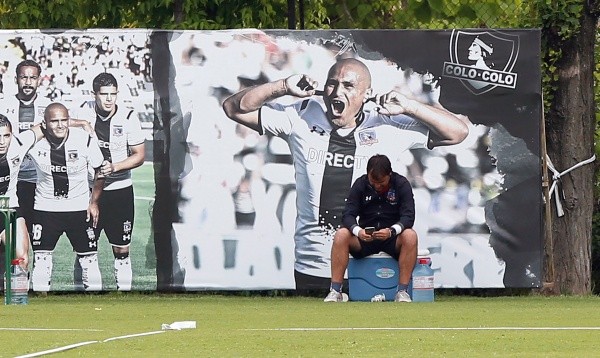 El Coto Sierra tuvo un complicado paso como entrenador de Colo Colo por sus conflictos con Humberto Suazo y Julio Barroso. Foto: Agencia Uno.