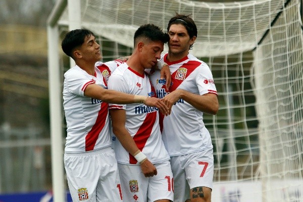 Pablo Parra marca de penal el empate definitivo entre Curicó Unido y Huachipato (Agencia Uno)