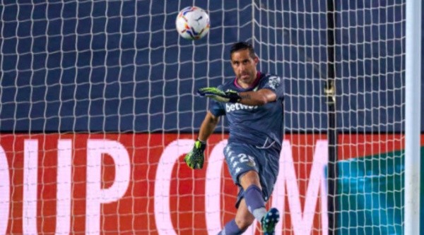 Claudio Bravo fue clave para el triunfo del Betis ante Granada. Foto: Getty Images