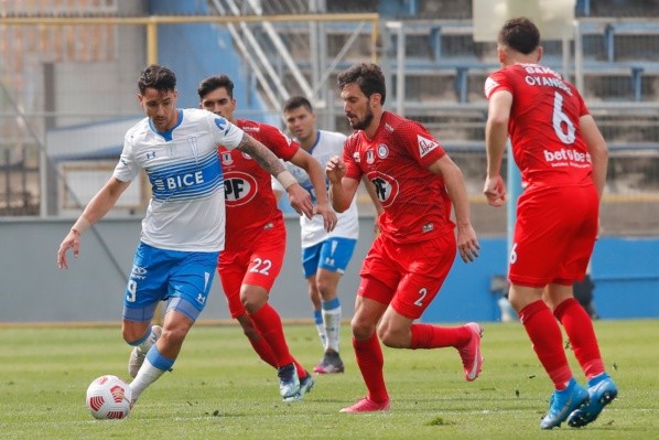 Zampedri no ha tenido un buen arranque de torneo con Universidad Católica. Foto: Agencia Uno