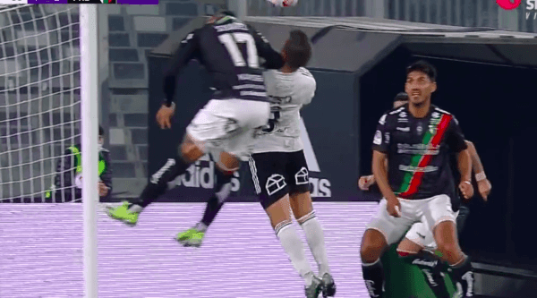 El juez no cobró pena máxima y dejó seguir. (FOTO: TNT Sports)