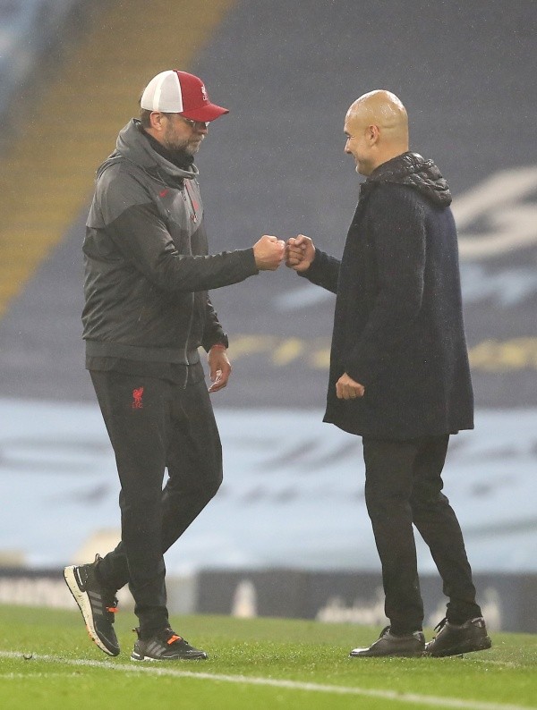 Guardiola admitió que gracias a Klopp se ha convertido en un mejor entrenador. Foto: Getty.