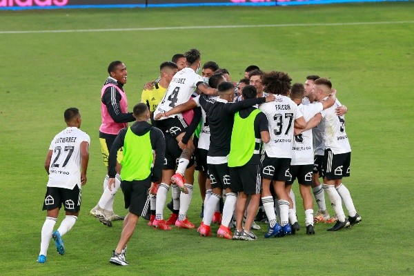 Colo Colo no se abraza desde el clásico ante la U, cuando ganaron por 1-0 en el Monumental. Foto: Agencia Uno.