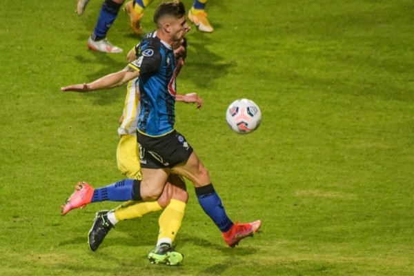 Mazzantti quiere ir por todo ante Rosario Central. Foto: Agencia Uno