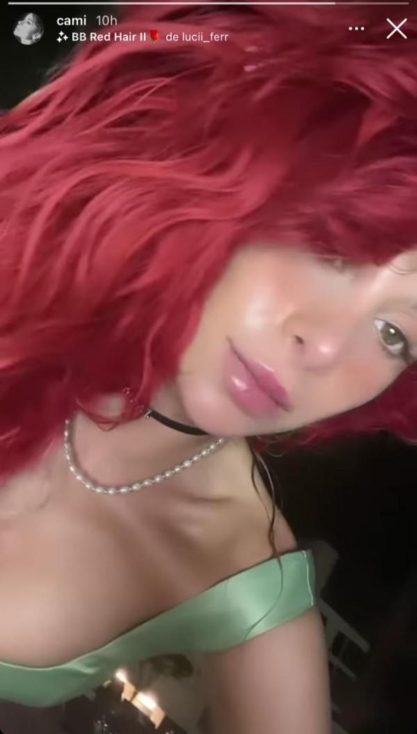 Cami Gallardo y su falso cabello rojo, en Instagram.(1)