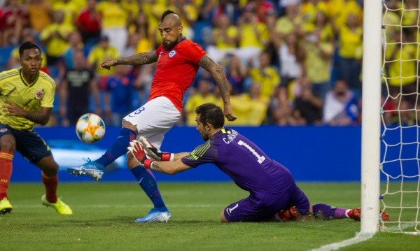 Es de conocimiento público las diferencias que existen entre Claudio Bravo y Arturo Vidal. Sin embargo, con el pasar del tiempo, ambos jugadores han vuelto a compartir en La Roja dejando de lado sus diferencias. (FOTO: Agencia Uno)