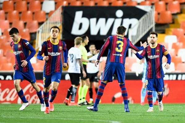 Messi podría estar viviendo los últimos días junto a sus compañeros de Barcelona. Foto: Getty.