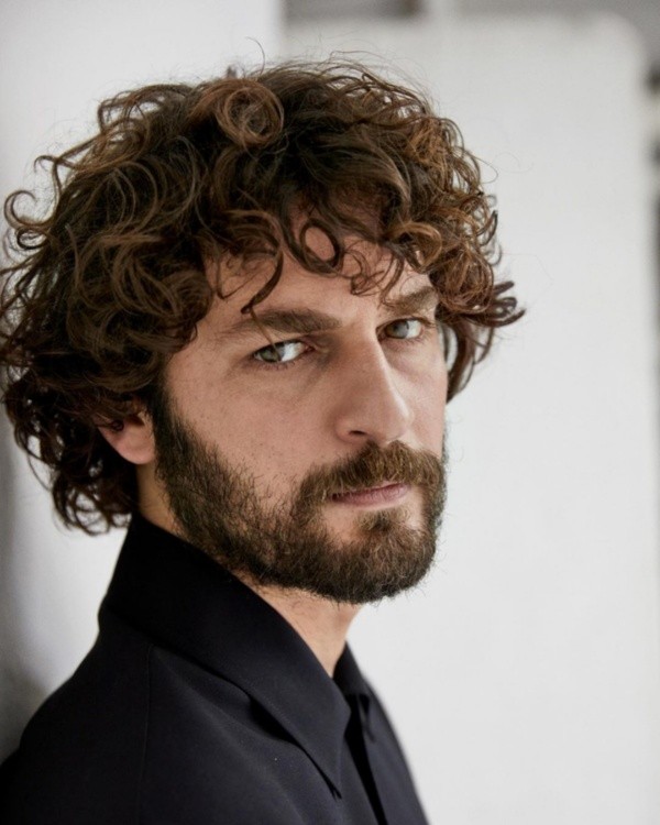 Birkan Sokullu, el protagonista de    Almas Heridas.