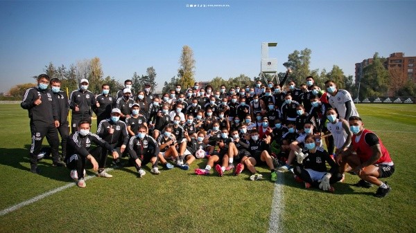 Los planteles masculino y femenino de Colo Colo vivieron un entrenamiento especial. Foto: Colo Colo