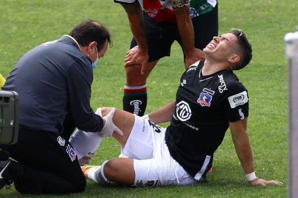 Opazo salió lesionado en el duelo ante Palestino en noviembre del año pasado. Foto: Agencia Uno