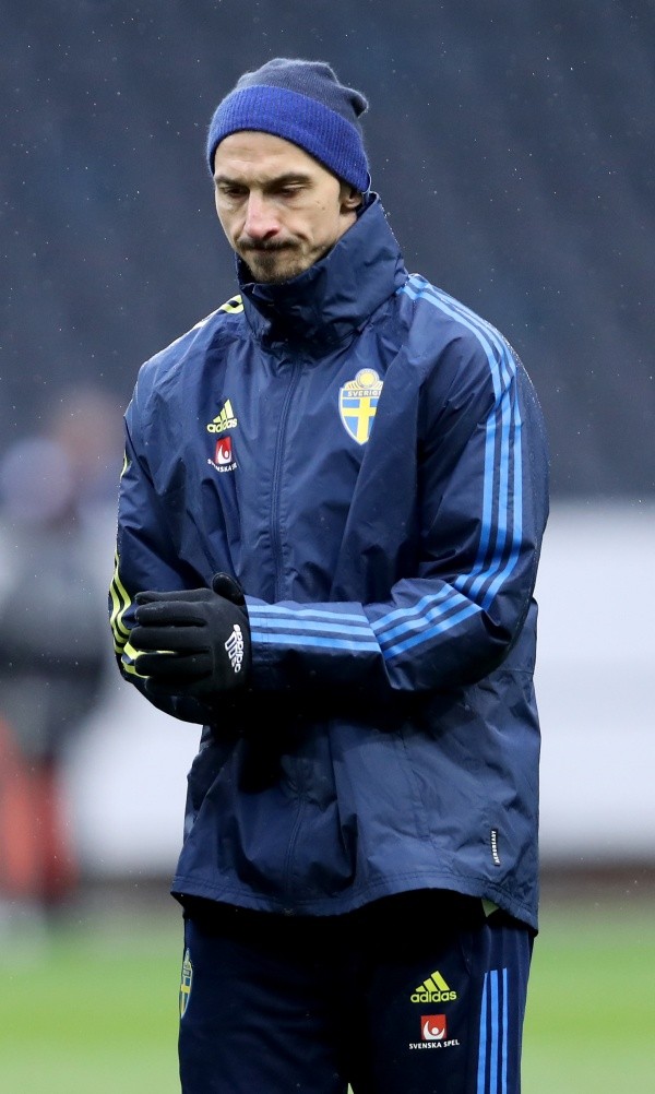 Zlatan aún no supera las dolencias físicas que lo dejaron fuera de la Eurocopa
