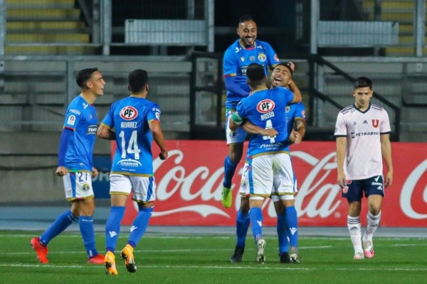 Audax Italiano celebra el segundo gol ante Universidad de Chile (Agencia Uno)