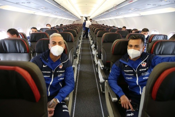 Los jugadores de la Roja enfrentaron una fuerte turbulencia rumbo a Argentina. Foto: ANFP