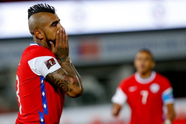 Arturo Vidal se pierde la fecha de clasificatorias contagiado con coravirus tras una semana de varias actividades.