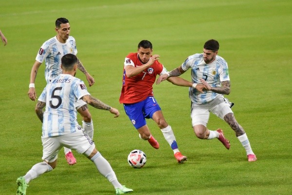 Alexis Sánchez marcó el 1-1 final de Chile contra Argentina por eliminatorias.