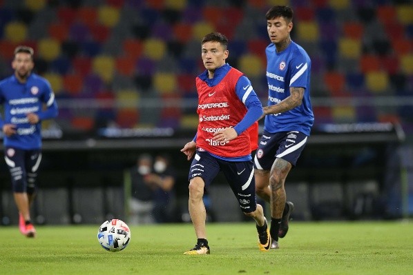 Aránguiz y Pulgar serán fundamentales en el mediocampo de la Roja esta noche ante Argentina. Foto: ANFP