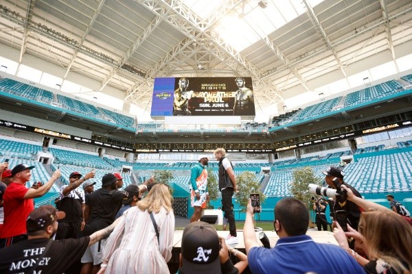 Mayweather y Paul se roban las miradas del mundo con su combate. Foto: Getty Images