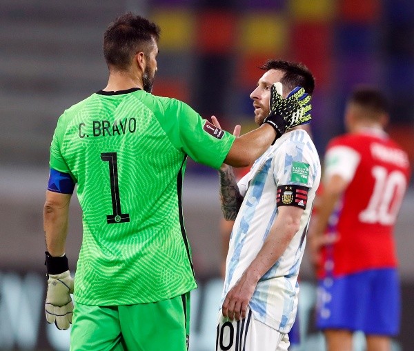 El arquero chileno de 38 años paró en seco a Messi en el empate entre Chile y Argentina por Eliminatorias.