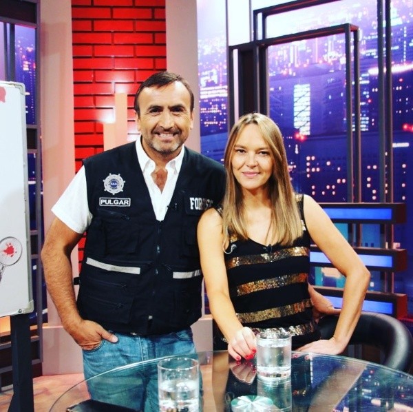 Francisco Pulgar junto a Carolina Brethauer, en Sin Dios Ni Late.