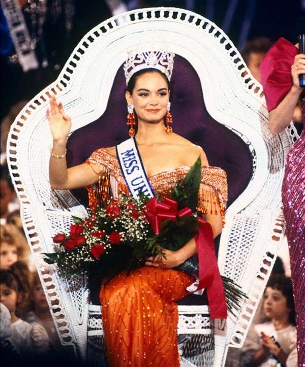 La mexicana Lupita Jones recibió los galardones por el cetro en Miss Universo 1991. Foto: Archivo.