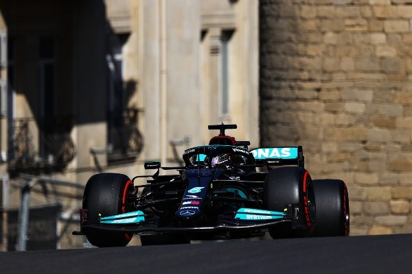 El Mercedes de Lewis Hamilton largará por detrás de Leclerc y por delante de Verstappen. (Foto: Getty)