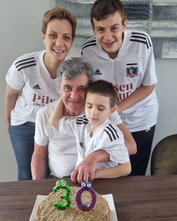Mirko festeja junto a su hija Lana y sus nietos la Copa de 1991. Foto: Instagram