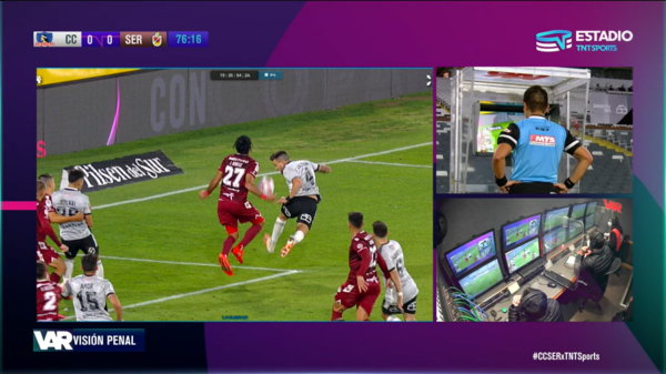 VAR, penal y gol para Colo Colo contra La Serena. (Foto: capturas TNT Sports)