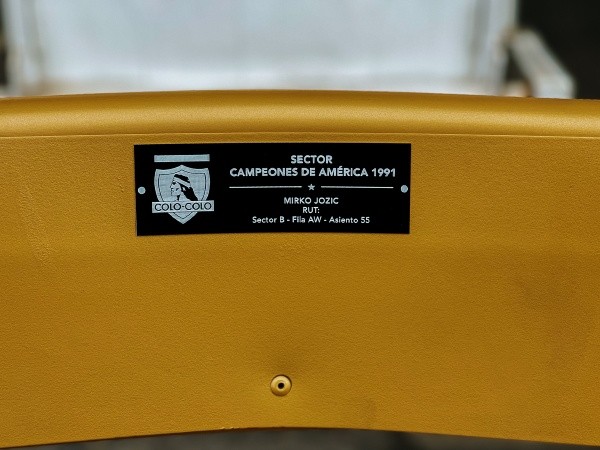 Los jugadores de Colo Colo campeón de Copa Libertadores 91 tienen su asiento vitalicio en el Monumental. Fotos: Guillermo Salazar.