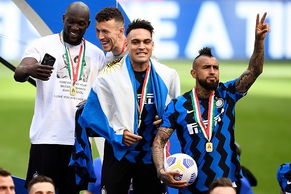 Vidal festejó el título de Serie A en el calcio italiano con el Inter.