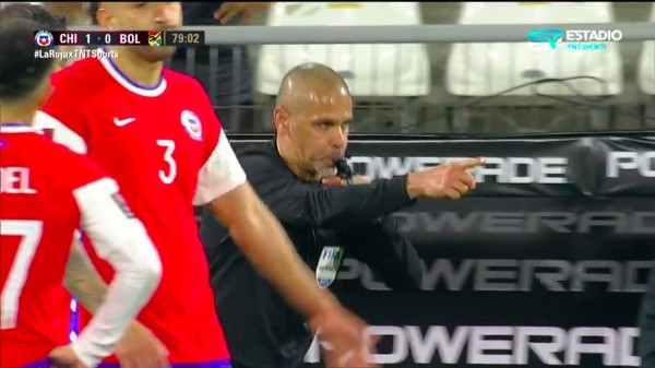 Aquino no dudó en cobrar penal en contra de Chile. La historia de su vida.