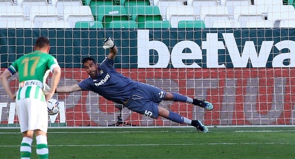 Claudio Bravo se ganó la titularidad en su primera temporada en el Real Betis. Foto: Getty.