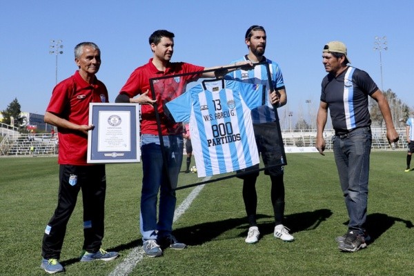 Abreu fue homenajeado en Magallanes por su partido 800 en 2018 (Agencia Uno)