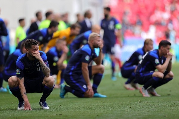 Los jugadores de Finlandia reaccionaron conmocionados. (Foto: Getty Images)