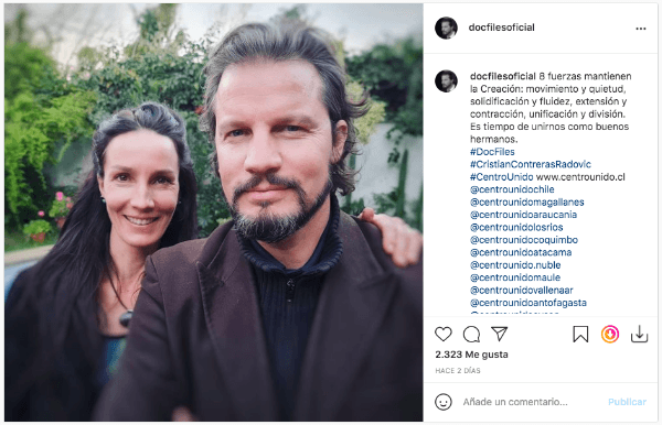 La foto con que Ángela Contreras reapareció públicamente junto a su hermano el Dr. File.(1)