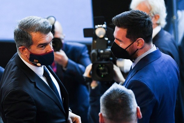 Laporta acerca posiciones con Messi. (Foto: Getty Images)