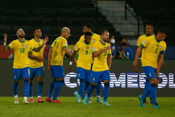 Brasil goleó 4-0 a Perú en el debut incaico en Copa América.