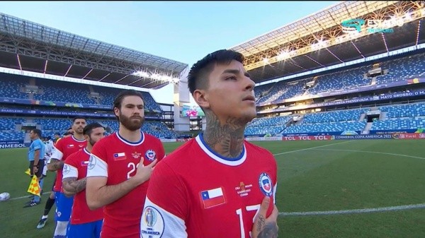 Brereton estuvo todo el tiempo demostrando su interés por la Roja con la mano en el corazón. Foto: Captura.