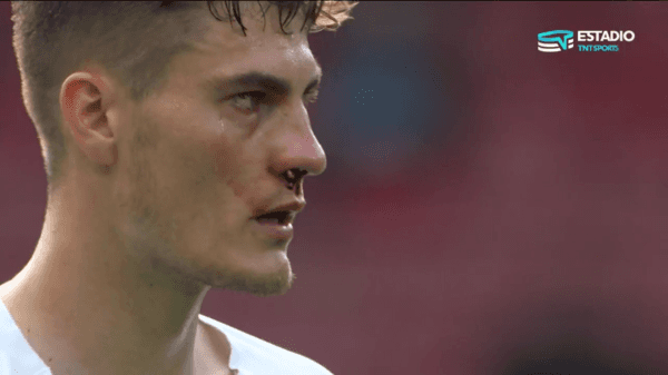 Patrik Schick antes de rematar el penal.         Patrik Schick y el festejo de su gol ante Croacia.