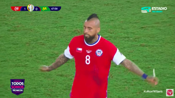Vidal se retiró molesto, lo que generó una ola de especulaciones. Foto: TNT Sports